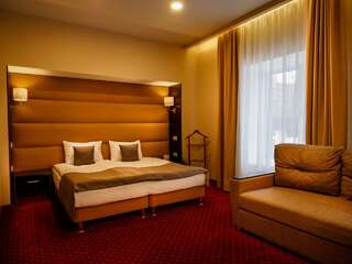 Гостиница Премьер Отель Смоленск Семейный Делюкс номер (QD)-4