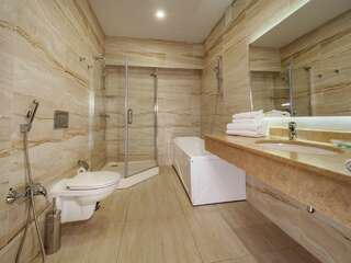 Гостиница Премьер Отель Смоленск Семейный Делюкс номер (QD)-8