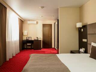 Гостиница Премьер Отель Смоленск Улучшенный Плюс (Double/Twin)-1