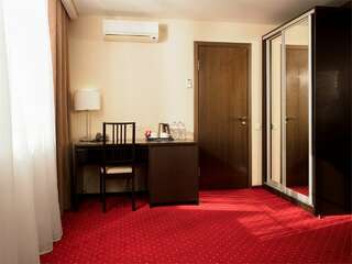 Гостиница Премьер Отель Смоленск Улучшенный Плюс (Double/Twin)-3