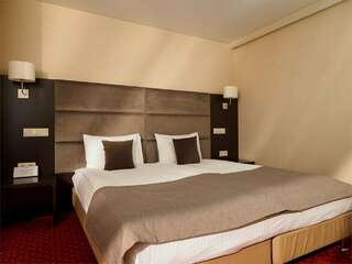 Гостиница Премьер Отель Смоленск Улучшенный Плюс (Double/Twin)-2